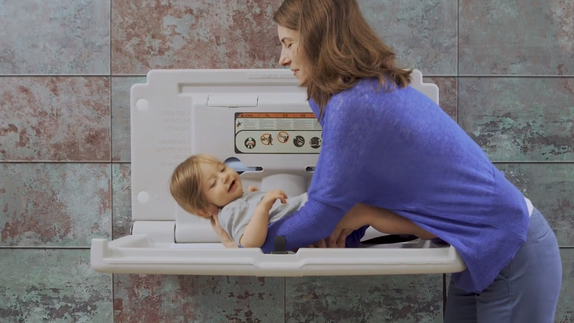 Na co zwrócić uwagę przy zakupie przewijaka dla niemowląt do toalety publicznej?