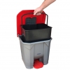 Pojemnik na odpady z przyciskiem nożnym czerwono-szary plastikowy